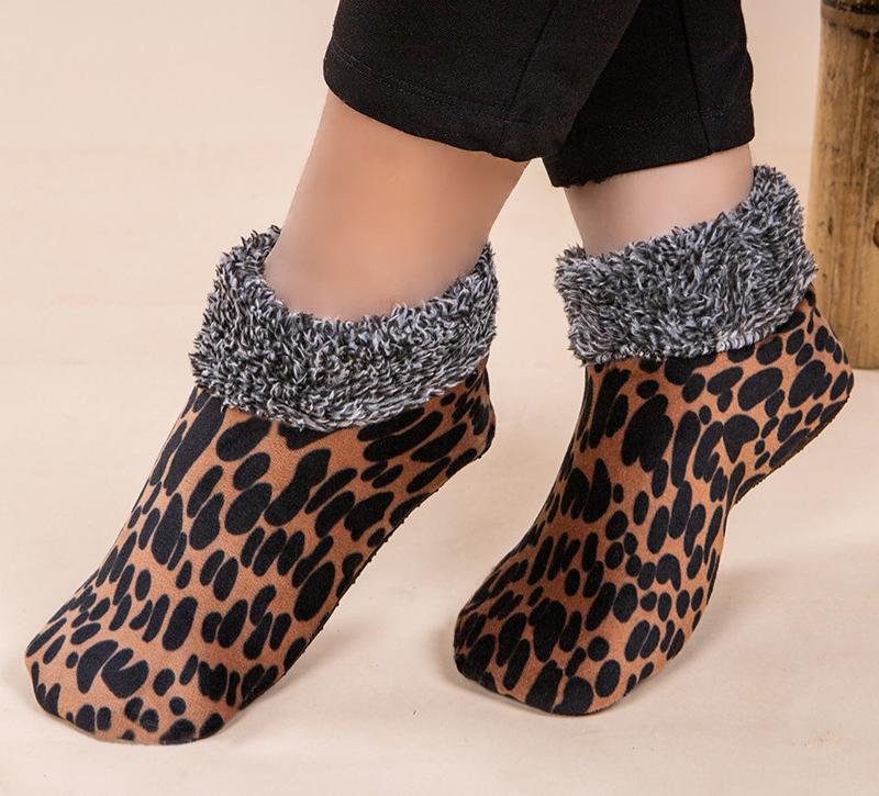 4 pairs of leopard print floor socks