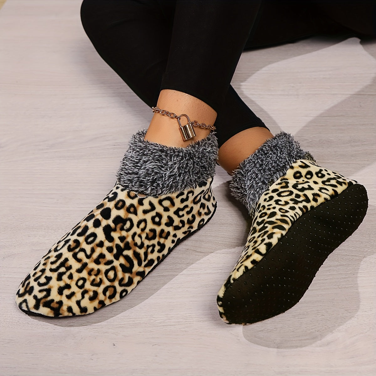 4 pairs of leopard print floor socks